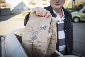 L’expérimentation en cours de collecte des déchets alimentaires dans le quartier de la Montagne Verte, avec des animations du CSC et du VRAC