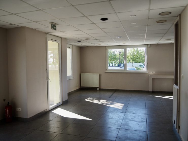 LOCAUX COMMERCIAUX - OSTWALD - 157 m²