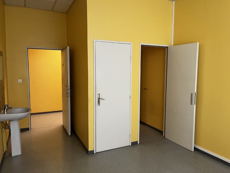 LOCAUX PROFESSIONNELS - STRASBOURG (Montagne Verte) - 195 m²