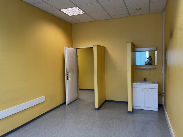 LOCAUX PROFESSIONNELS - STRASBOURG (Montagne Verte) - 195 m²