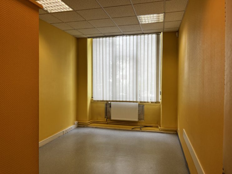 LOCAUX PROFESSIONNELS - STRASBOURG (Montagne Verte) - 195 m²